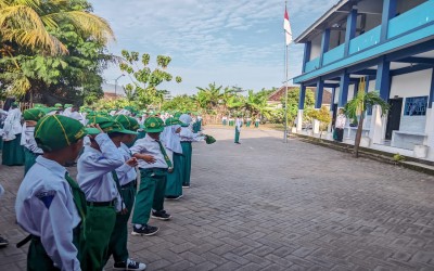 Meneladani sifat air dalam kehidupan